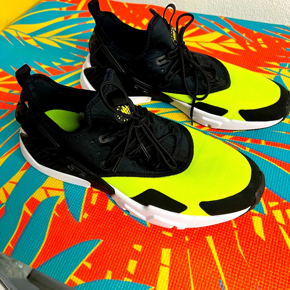 Nike huarache volt size 13